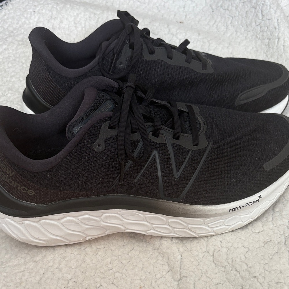 New Balance Men's Black and Gray Fresh Foam Kaiha Running Shoes 10.5W